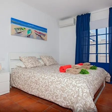 Sleeps 2 With Pool And Air Con Apartamento *