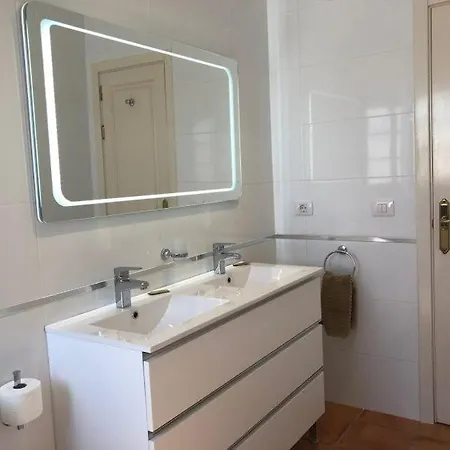 Apartamento Sleeps 2 With Pool And Air Con