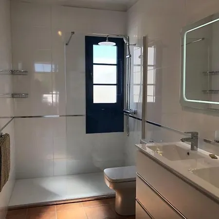 Sleeps 2 With Pool And Air Con Apartament