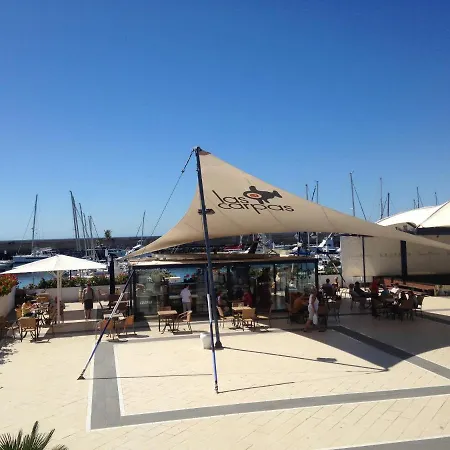 Sleeps 2 With Pool And Air Con Apartament
